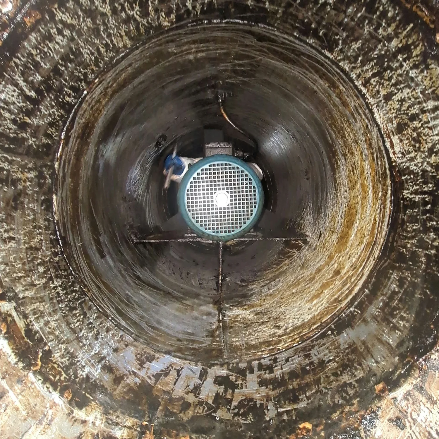 Circular exhaust fan after cleaning